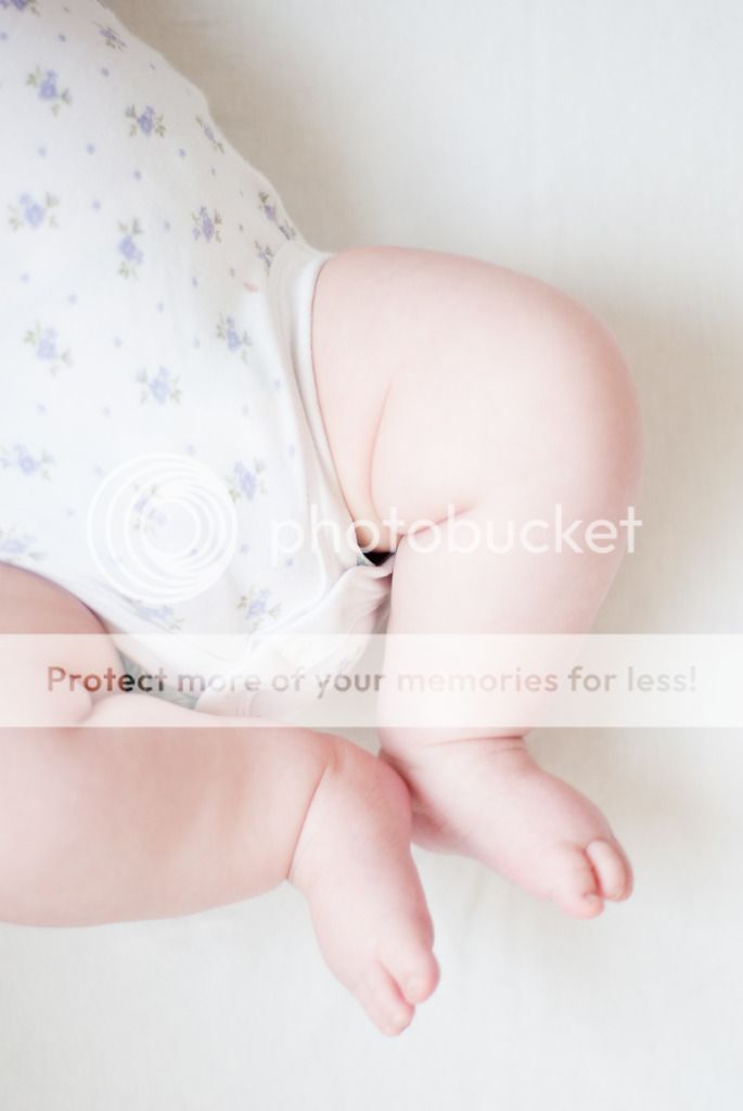 baby, blog , blogger, uk, lifestyle, mum, mummy, 4, months, breastfeeding, weaning,