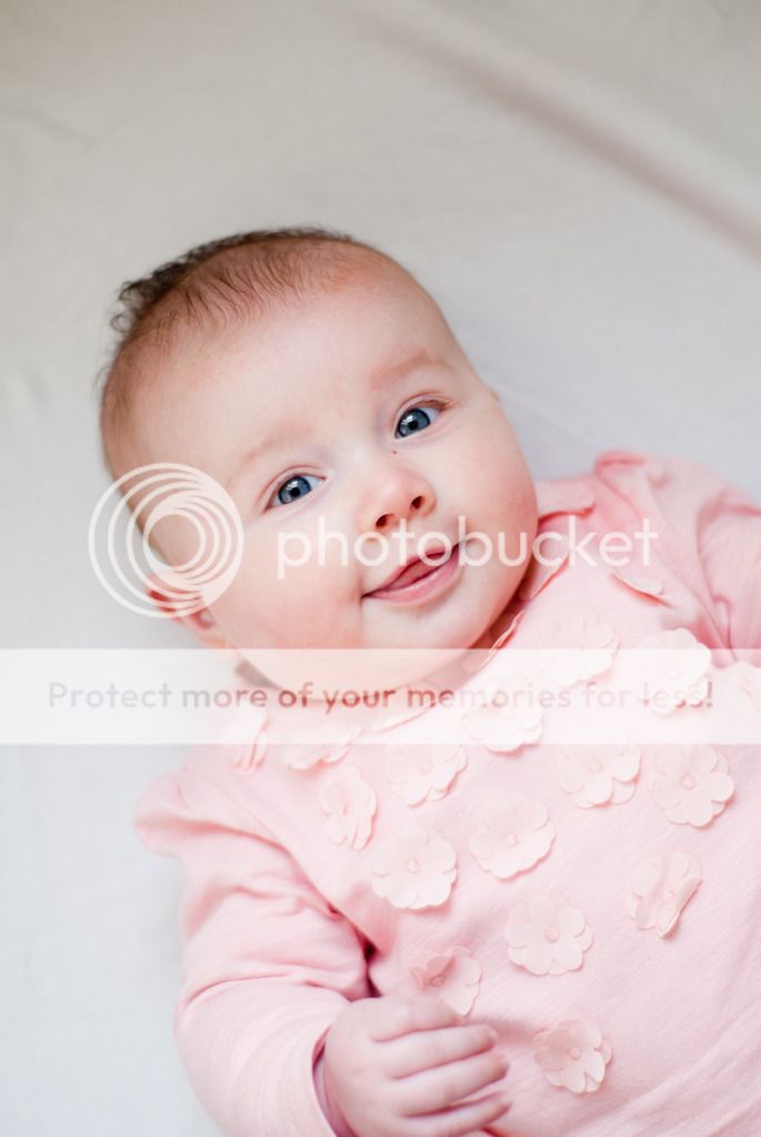 baby, blog , blogger, uk, lifestyle, mum, mummy, 4, months, breastfeeding, weaning,